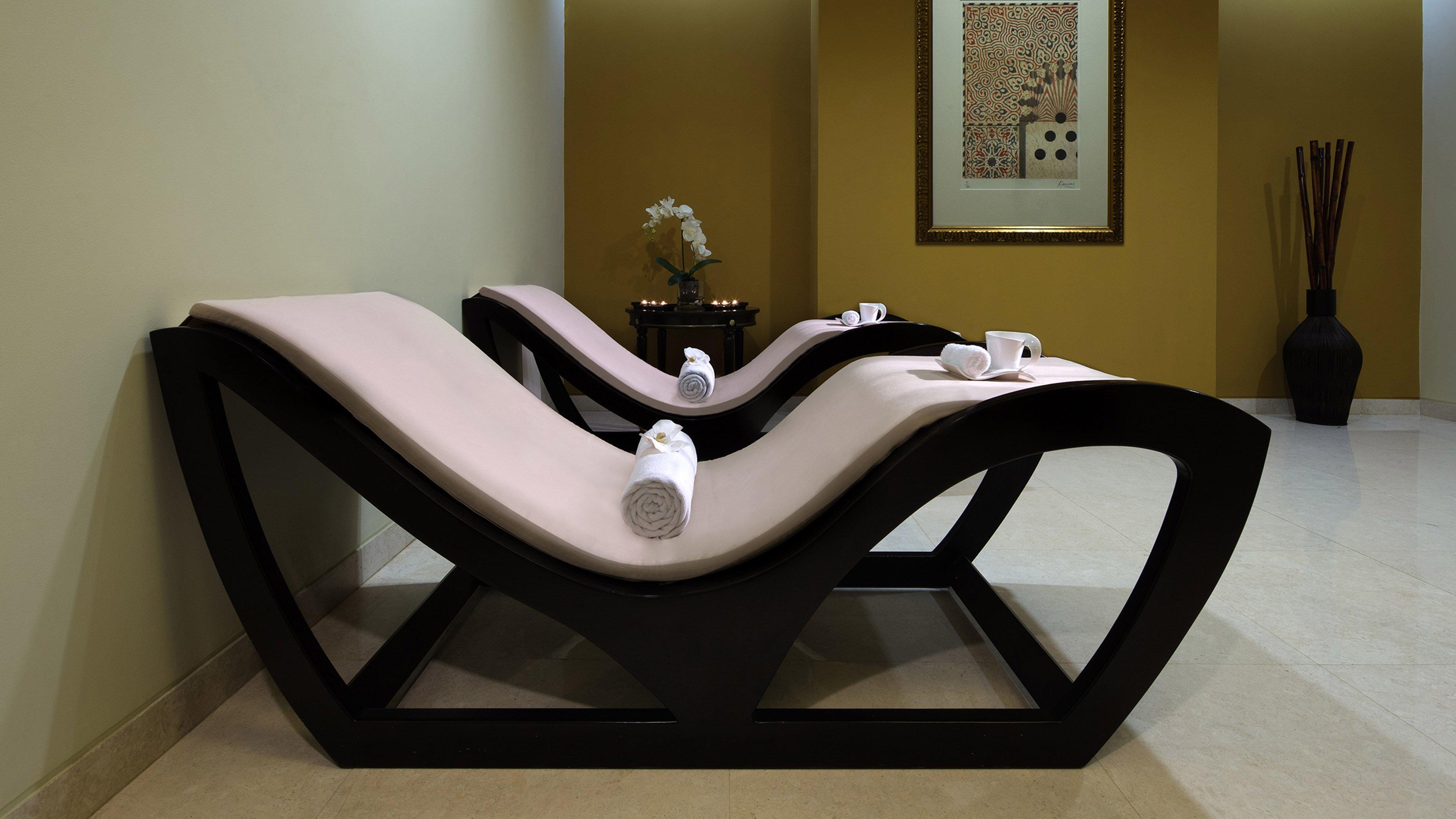 Intercontinental Bahrain, An Ihg Hotel Manama Dış mekan fotoğraf A massage bed