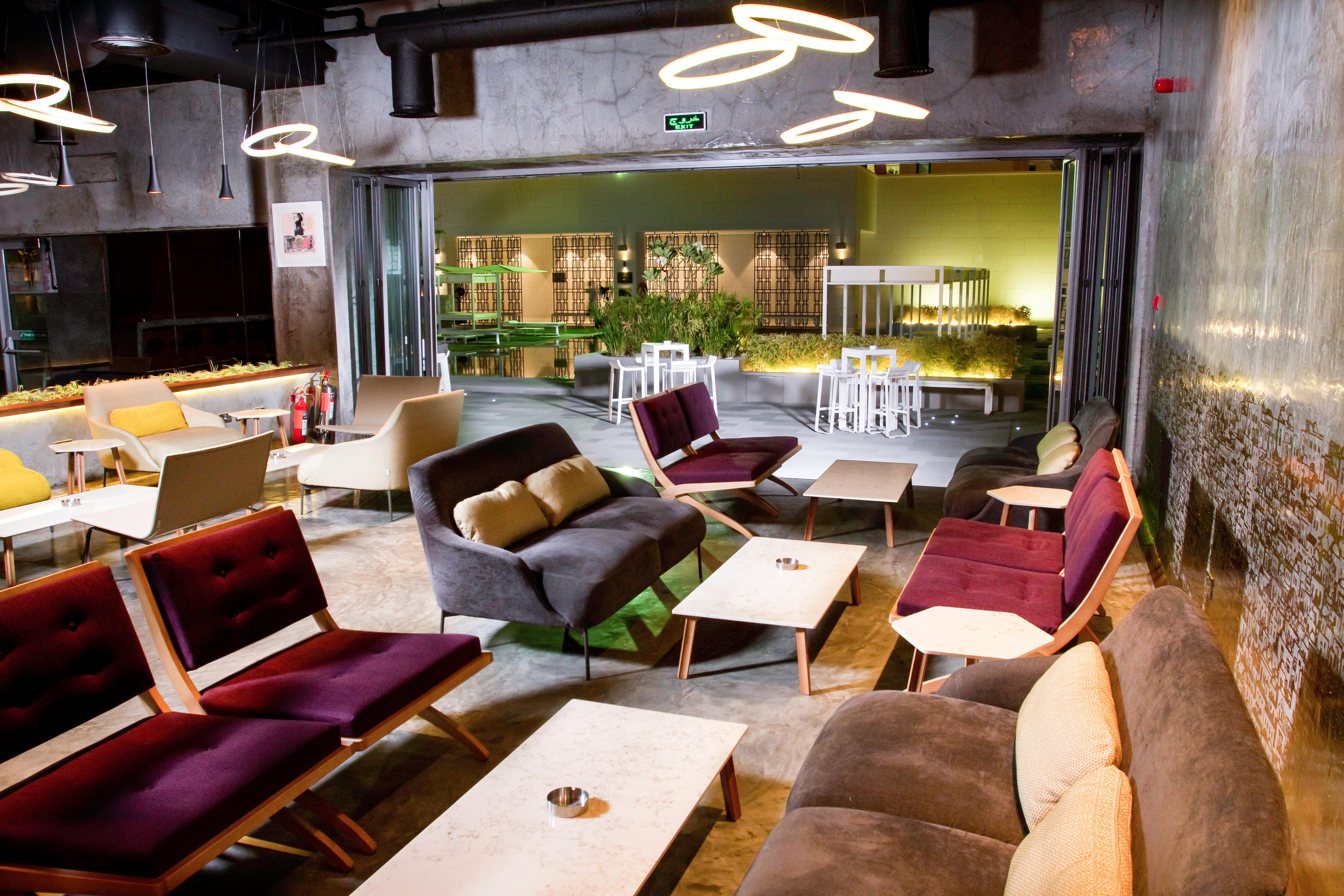 Intercontinental Bahrain, An Ihg Hotel Manama Dış mekan fotoğraf Interior of a typical café in Beijing